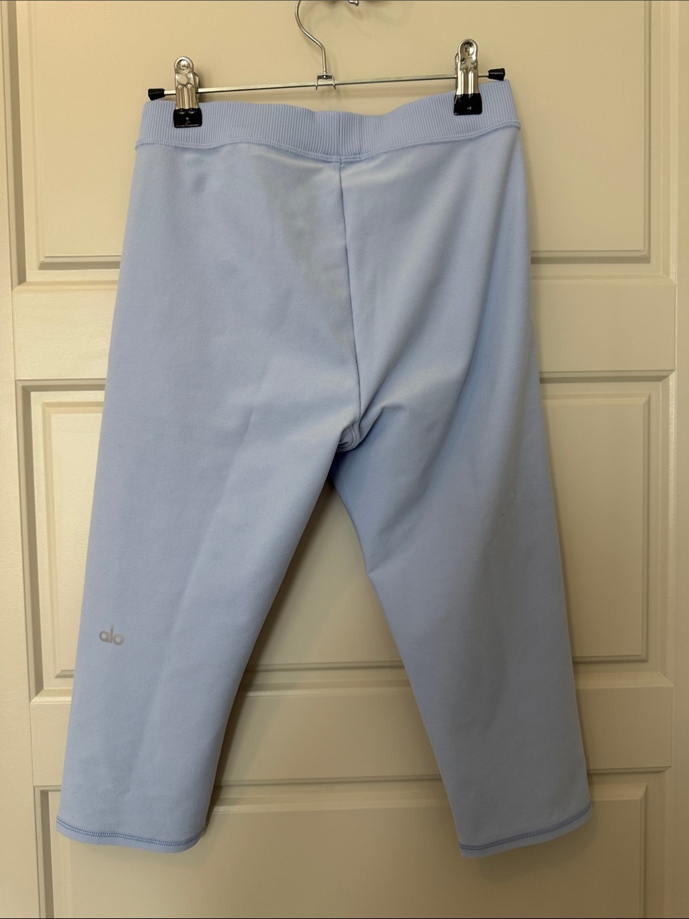 ALO Yoga AloSoft High-Waist Iconic 90’s Capris - light Provence blue - Picture 2 of 4